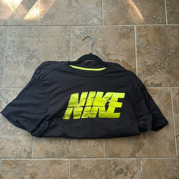 Nike Dri-Fit T-Shirt (Men’s M) - Picture 1 of 4